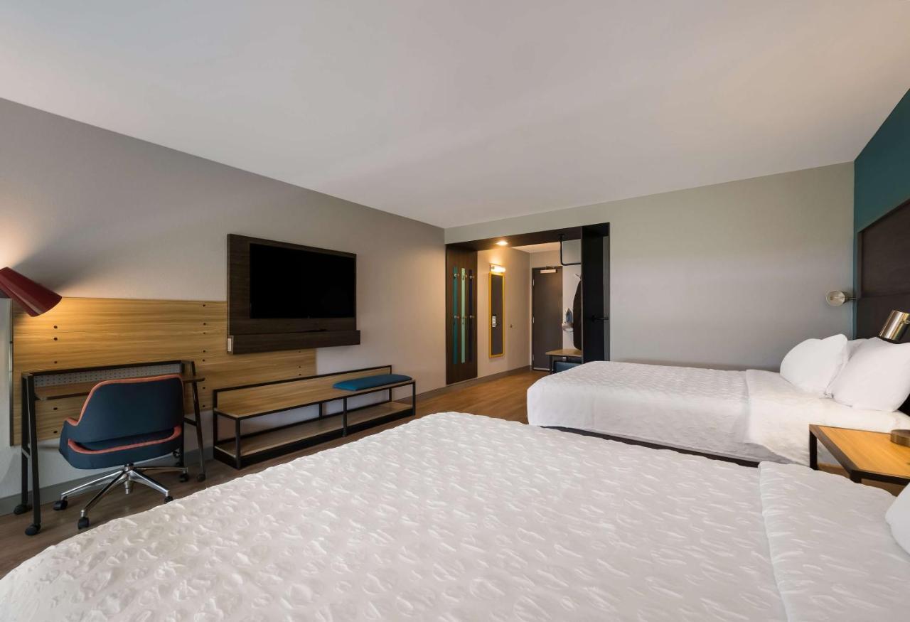Готель Tru By Hilton Novi Detroit Екстер'єр фото